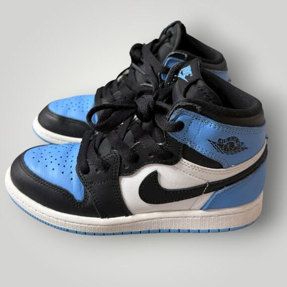 Nike Boys 1Y Air Jordan 1 Retro High OG UNC Toe/University Blue FD1412-400 - Picture 1 of 9
